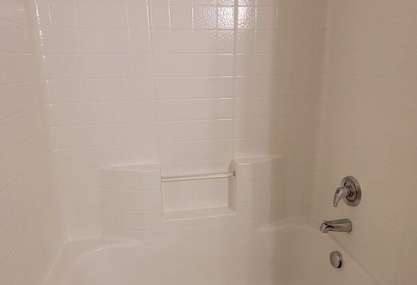 2 beds, 2 baths, 956 sqft, $1,599, Unit 117