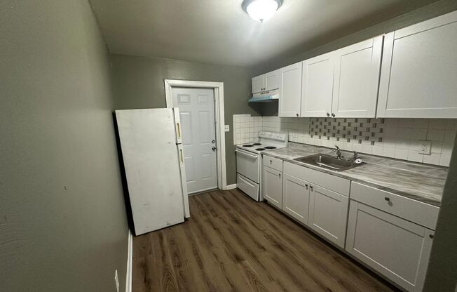 10011 N 14th St A/B Tampa, FL 33612