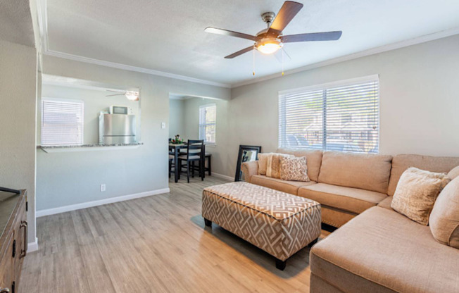 2 beds, 1 bath, 722 sqft, $1,200, Unit N-43