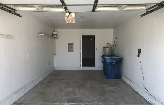 1 bed, 1 bath, 766 sqft, $1,200