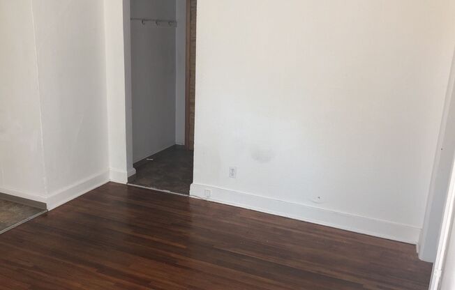 2 beds, 1 bath, $810, Unit G-2