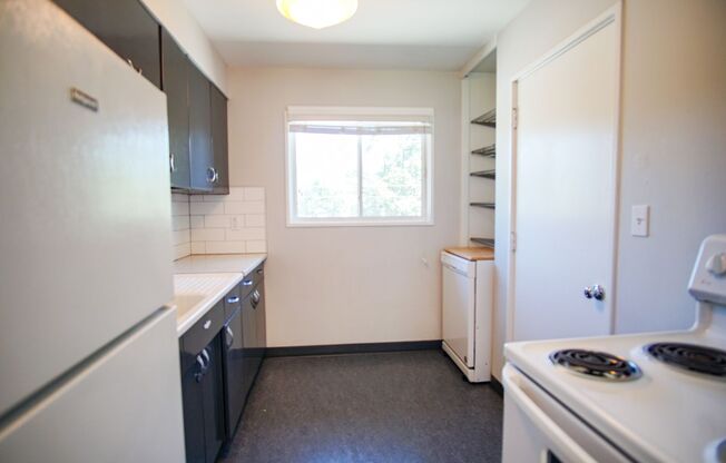 2 beds, 1 bath, $1,665