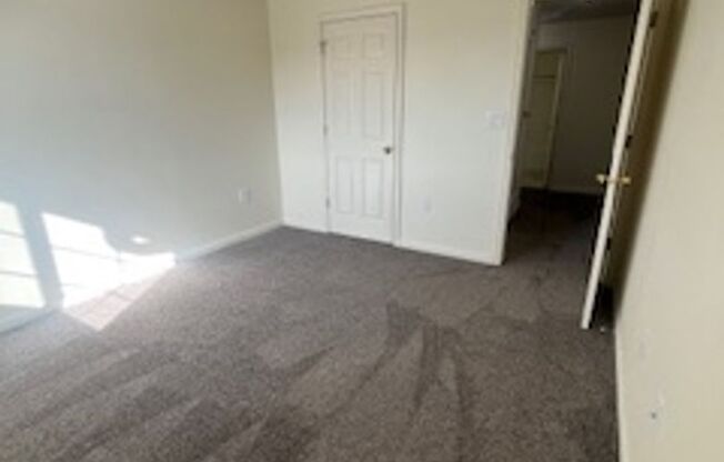 3 beds, 2 baths, 1,360 sqft, $1,489, Unit 34