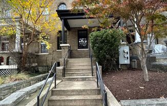 Spacious Two Bedroom Two Bathroom Petworth Apartment!