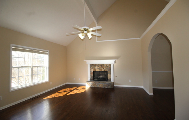 Spacious Split Foyer in Loganville!