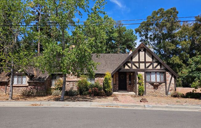 Stunning 1 Bed 2 Bath Naglee Park Home With Scenic Views