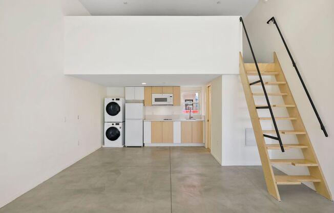1 bed, 1 bath, 648 sqft, $2,195, Unit 3042