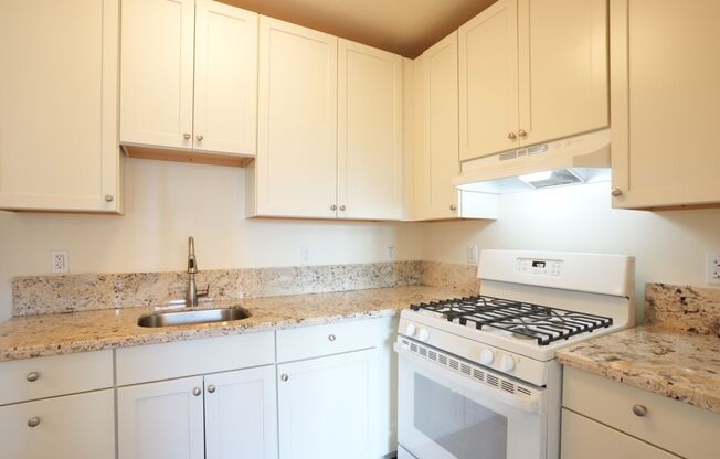 1 bed, 1 bath, $1,850, Unit York St., 744