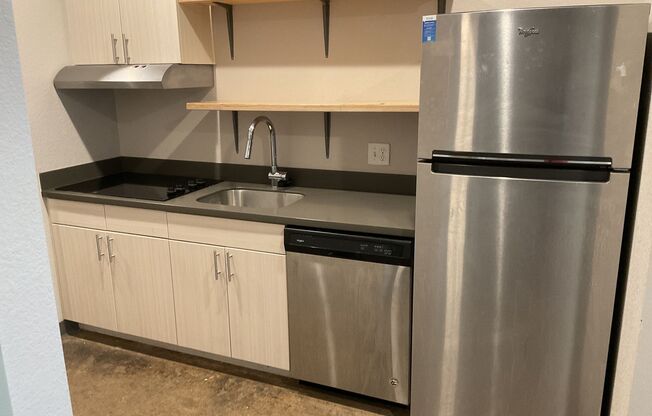 Studio, 1 bath, 567 sqft, $1,325, Unit 103