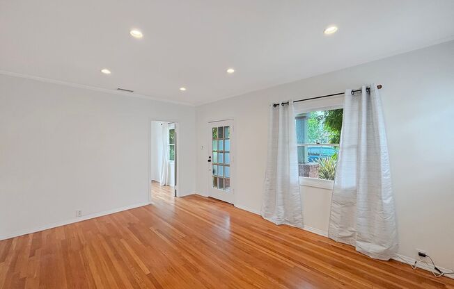 Stunning 3BD/1.5BA Home in North Park W/ W/D, A/C, & !