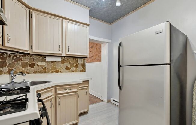 2 beds, 1 bath, $1,500
