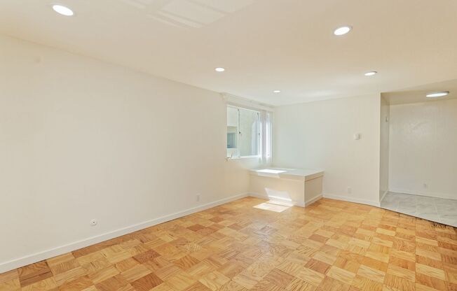 1 bed, 1 bath, 700 sqft, $2,450, Unit 118