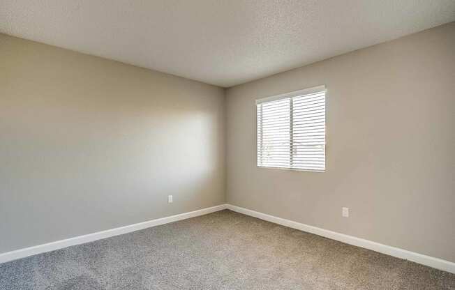 A room with a window and carpeted floor at Sterling Point Apartment Homes, Phoenix, 85042