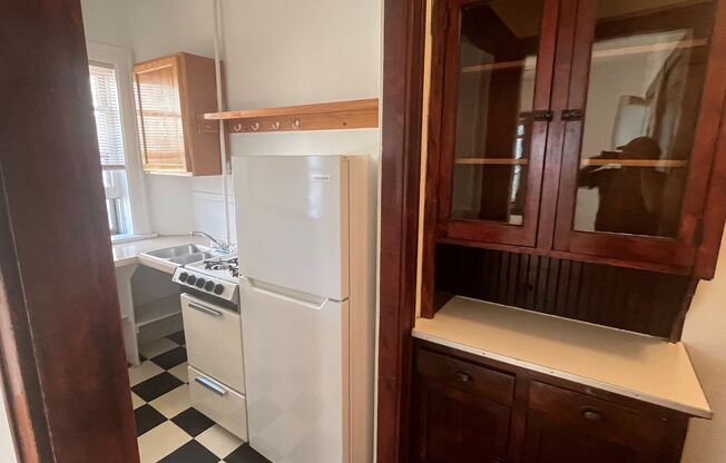 Studio, 1 bath, 375 sqft, $775, Unit 109