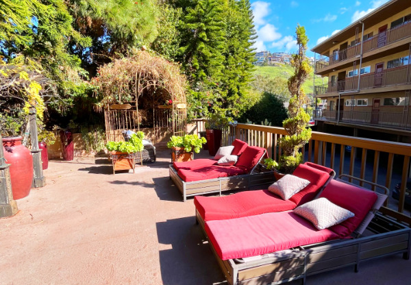 2 beds, 1.5 baths, 950 sqft, $4,195