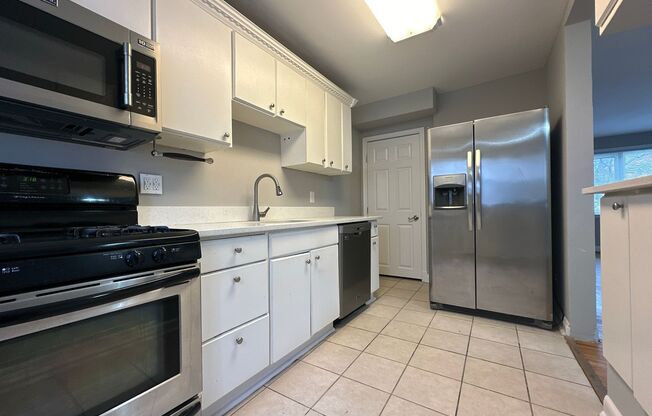 3 beds, 1 bath, $2,200