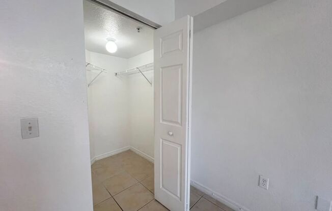 3 beds, 2 baths, 1,079 sqft, $2,600, Unit 13800-206