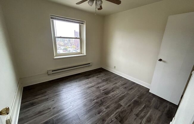 1 bed, 1 bath, $995, Unit 812