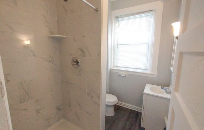 3 beds, 1 bath, 5 sqft, $1,675, Unit 3B