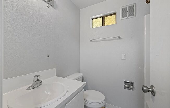 Highline Villas - Renovated 1-Bedroom Apartment | Steps from Downtown Burien
