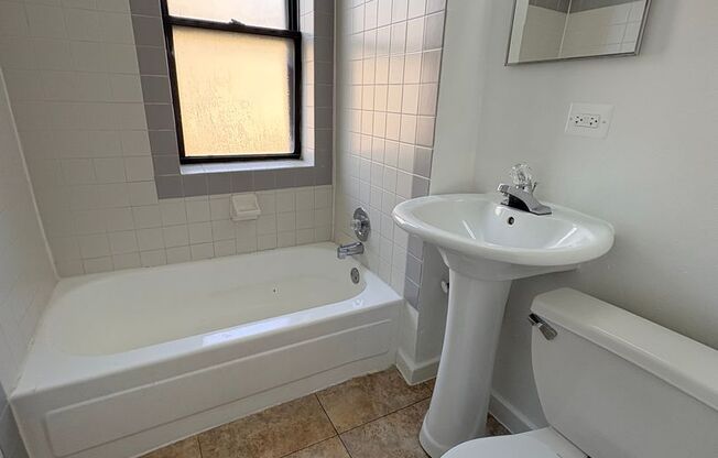 2 beds, 1 bath, 930 sqft, $1,250, Unit WL 302