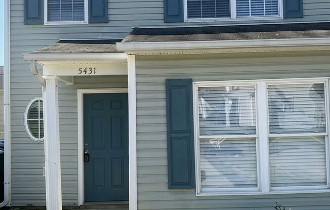3 Bedroom End Unit Townhome!