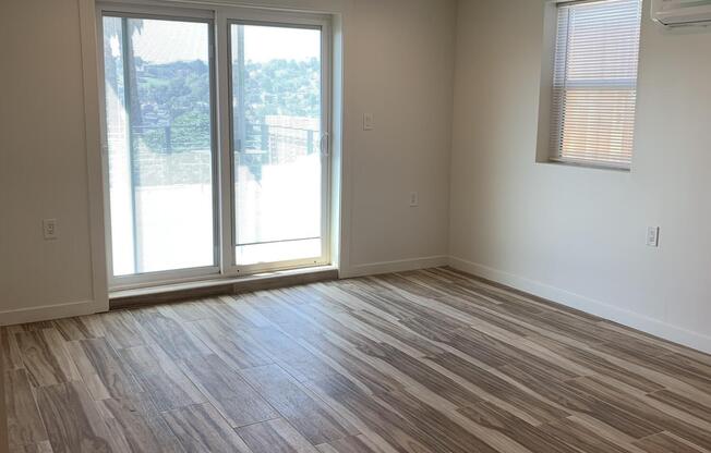 4038 W 42