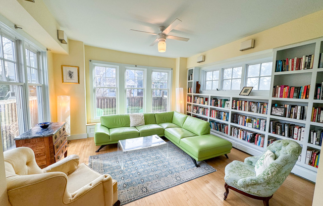 3 HOWLAND ST