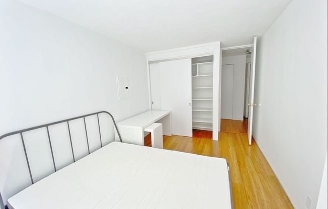 3 beds, 1 bath, 868 sqft, $4,359, Unit 207