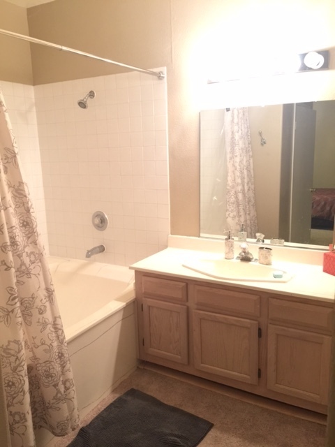 2 beds, 2 baths, $1,395, Unit #1033