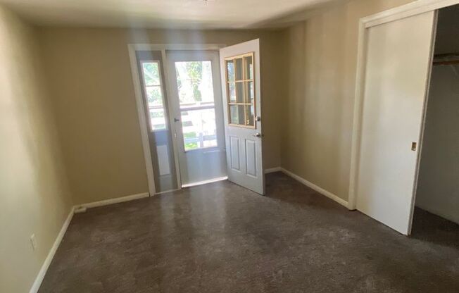 3 beds, 1 bath, 1,100 sqft, $1,450