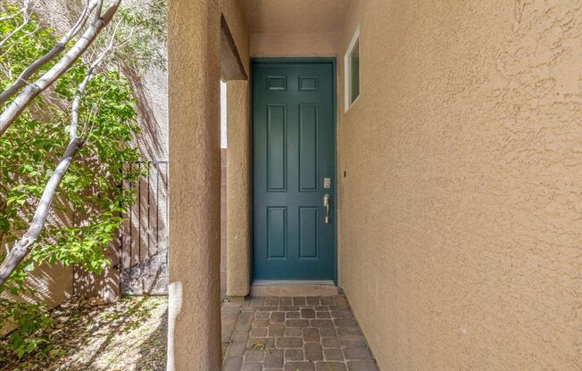 3 Bd, 2.5 Bth on cul-de-sac; Beautiful Home