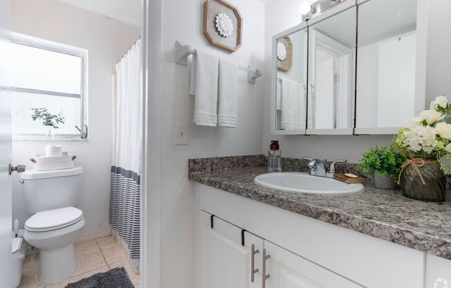 2 beds, 1 bath, 780 sqft, $1,450, Unit 56