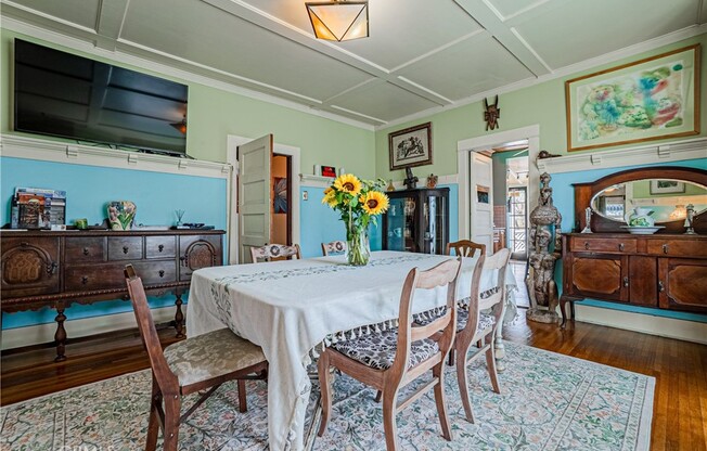 337 W 16 ST