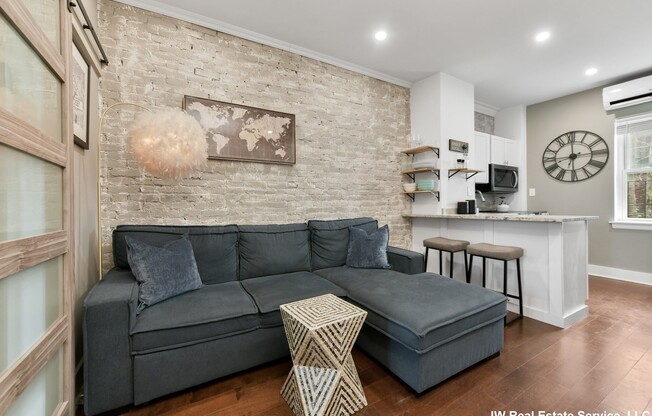 27 SWALLOW ST