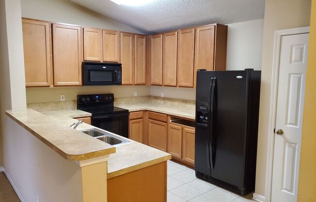 1 bed, 1 bath, $1,300, Unit #910