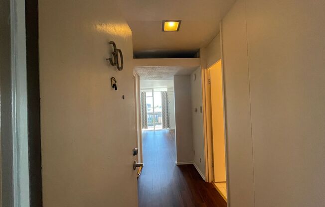 Burlingame Updated Studio Available