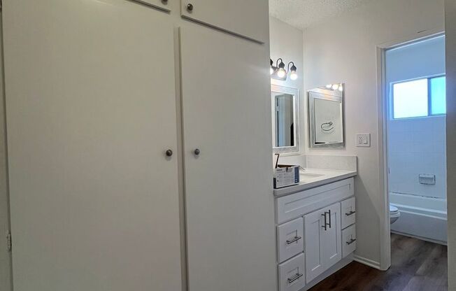 Spacious Studio - Renovated - Parking Available!