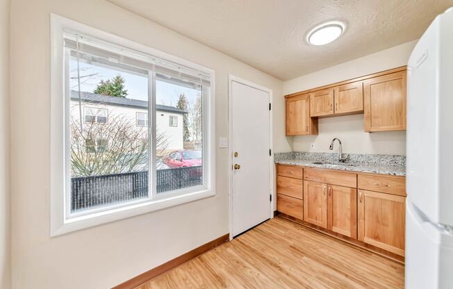 Cozy 2 Bedroom, 1.5 Bathroom Apartment off State St - all remodeled!