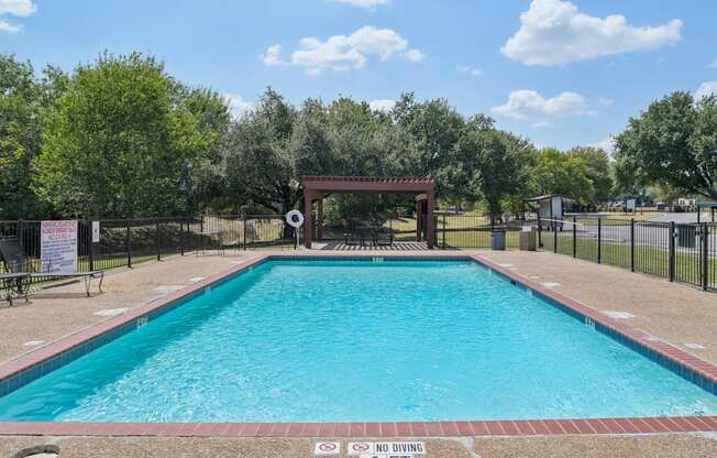 A pool with a sign that says "No Diving 4 FT".