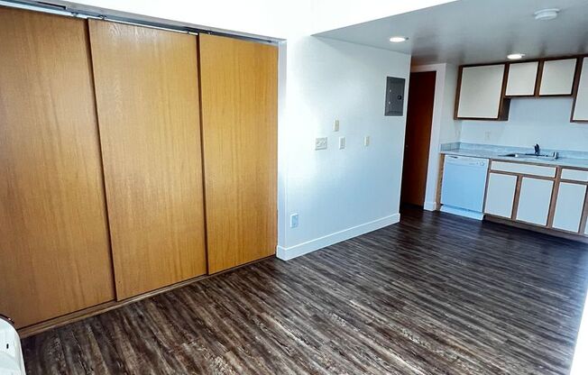 1 bed, 1 bath, $1,100, Unit 605 S A Street C