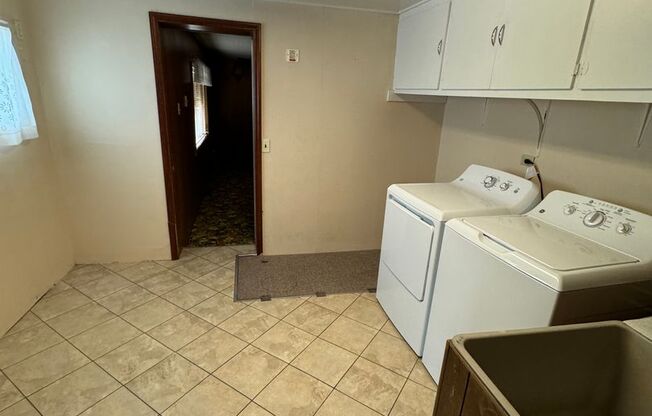 2 beds, 1 bath, $1,195