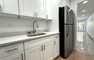 2 beds, 1 bath, $3,200, Unit 2