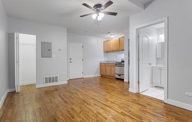 Studio, 1 bath, 250 sqft, $1,275, Unit 7456-1D