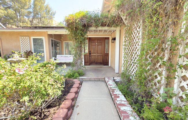 Spacious 4-Bedroom Home in Prime Santa Clarita Location