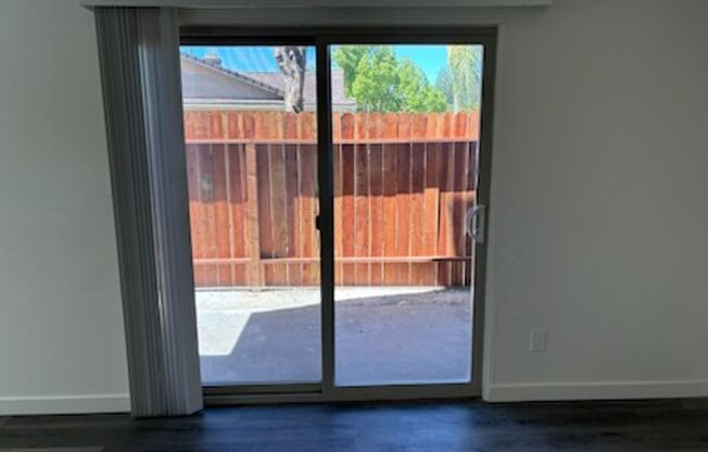 2 beds, 1 bath, 900 sqft, $1,500