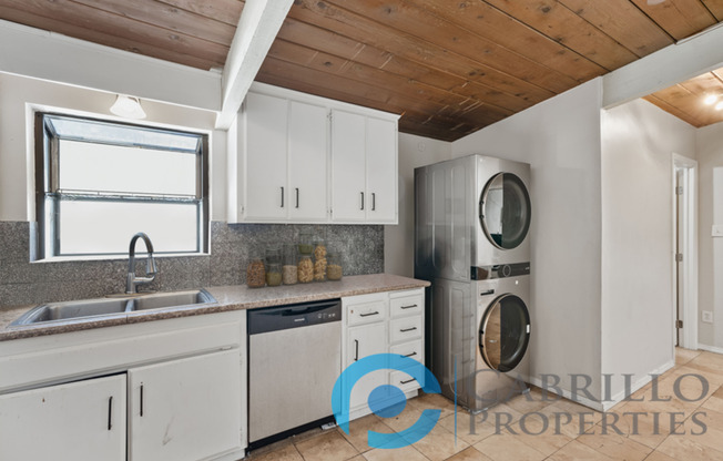 Gorgeous 5bd/3ba house walking distance to SDSU w/ Pool
