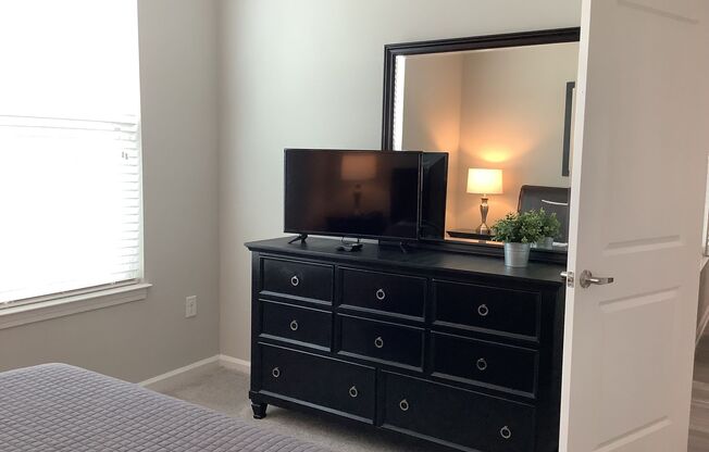 1 bed, 1 bath, $3,590, Unit 217-715