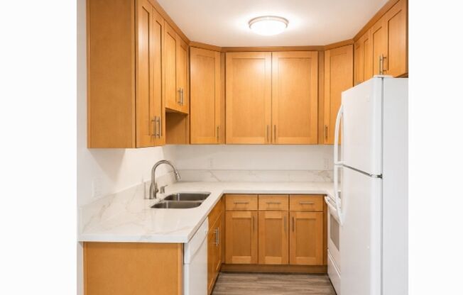 2 beds, 1 bath, 925 sqft, $2,400, Unit 7