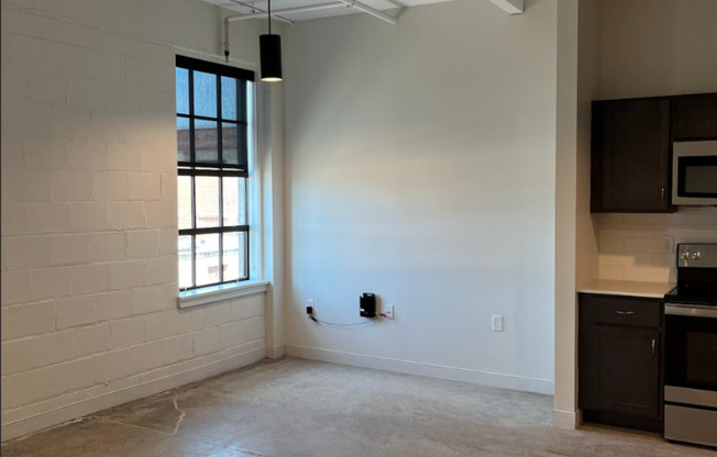 Studio, 1 bath, 475 sqft, $894